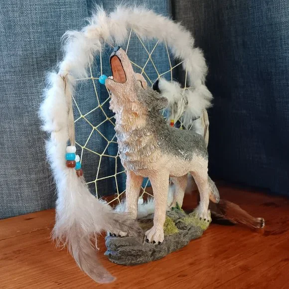 **SALE, SALE** Limited Edition Dream Catcher & Howling Wolf Statue - Picture 3 of 10